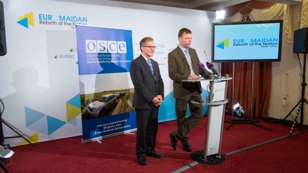 OSZE Michael Bociurkiw, Sprecher der OSZE in Kiew und Alexander Hug, Stellvertretender Chef-Beobachter in der Ukraine. Neutralität sieht anders aus. Glorifizierung des Euromaidan im Namen der OSZE.